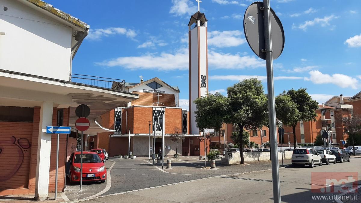 al villaggio alcyone nuovi cestini e telecamere ad annunciarlo e l assessore comunale cristian orta